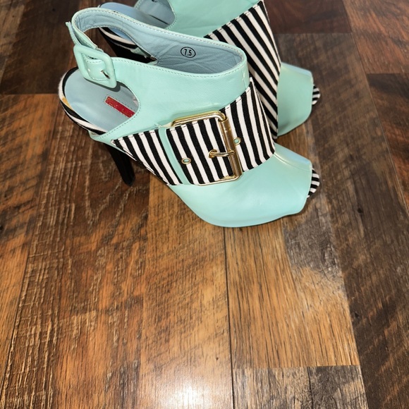 C Label Women’s Size 7.5 - Picture 2 of 3